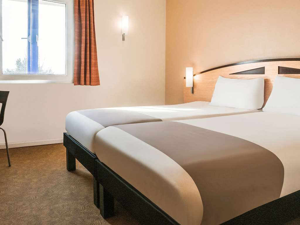 Готель Ibis Cardiff Gate - International Business Park Номер фото